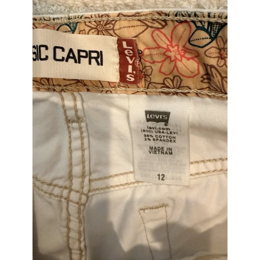 Levis Women's Classic Capri Jeans Ivory Mid Rise Pockets Denim 12‎
